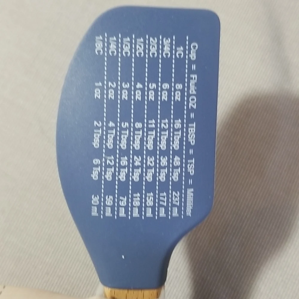 RAE DUNN SPATULA & COOKIE CUTTER 
